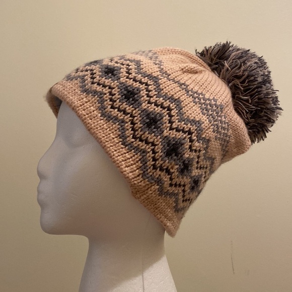 Timberland Accessories - TIMBERLAND POM POM HAT . Very good condition